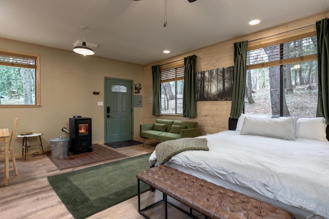 Little House In The Big Woods Hotel Forest Ranch Exterior photo
